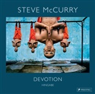 Pico Iyer, Steve McCurry - Steve McCurry: Devotion. Hingabe. 150 Farbfotografien zeigen die vielen Gesichter eines universellen Gef&uuml;hls
