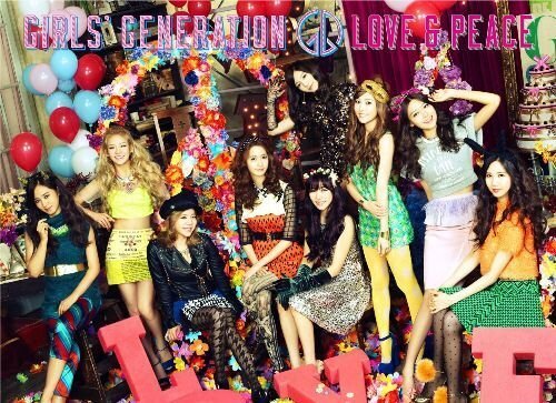 Girls Generation (K-Pop) - Love & Peace CD + DVD
