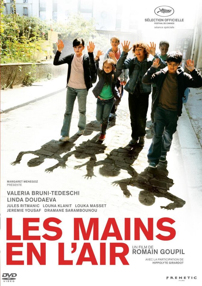 Les mains en l'air