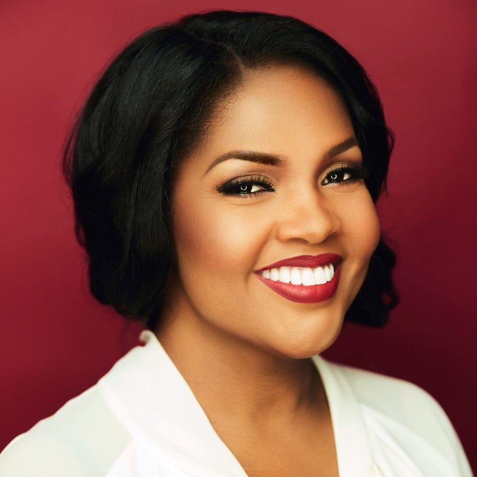 Cece Winans - Something's Happening - A Christmas Album